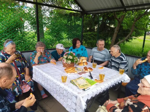 В Иловском доме-интернате для престарелых и инвалидов состоялась библио - беседка &quot;Традиции русского чаепития&quot;.