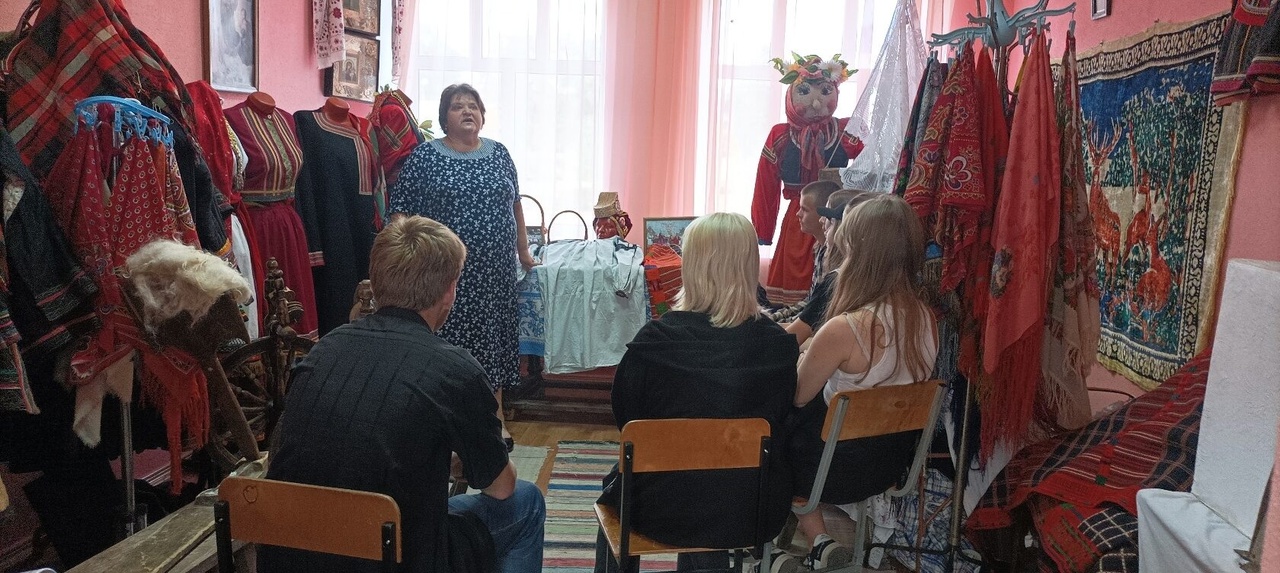 Специалисты Центра культурного развития села Иловка  провели тематический вечер «Фольклор – душа народная».