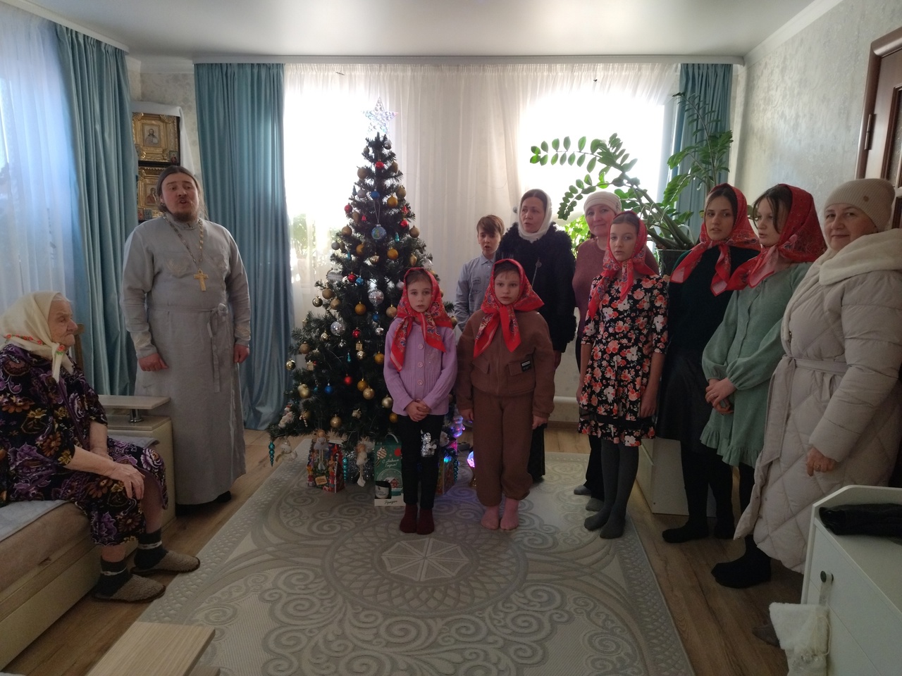 В селе Иловка организовали благотворительную акцию «Под сиянием Рождественской звезды».