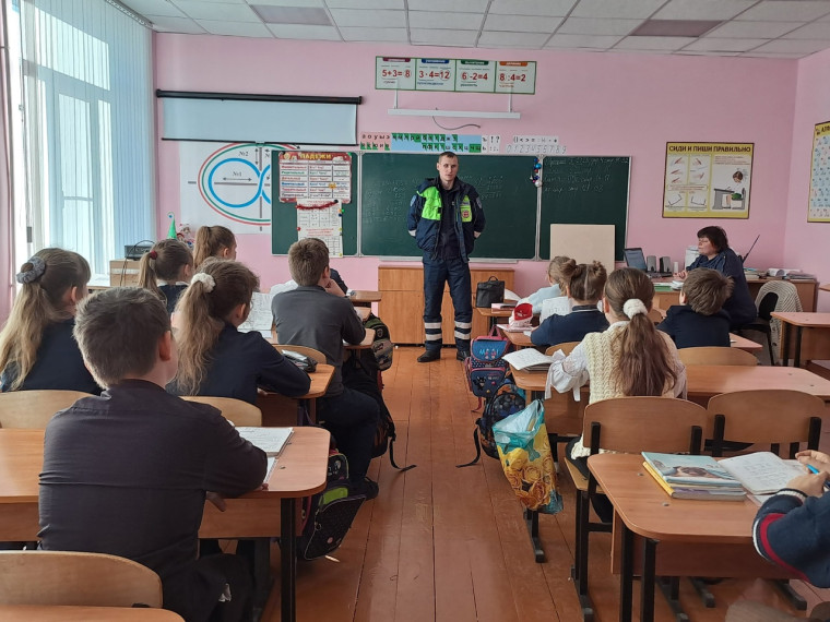 В МБОУ "Иловская СОШ им.Героя России В.Бурцева " состоялась встреча обучащихся школы с Госавтоинспектором. В МБОУ "Иловская СОШ им.Героя России В.Бурцева " состоялась встреча обучащихся школы с Госавтоинспектором.