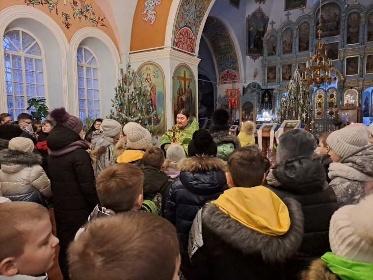 Обучающиеся МБОУ "Иловская СОШ им. Героя России В.Бурцева" посетили храм Покрова Пресвятой Богородицы с. Иловка. Обучающиеся МБОУ "Иловская СОШ им. Героя России В.Бурцева" посетили храм Покрова Пресвятой Богородицы с. Иловка.