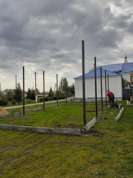 В центре села Иловка идет обустройство теннисной площадки на свежем воздухе при поддержке Фонда Президентских грантов.